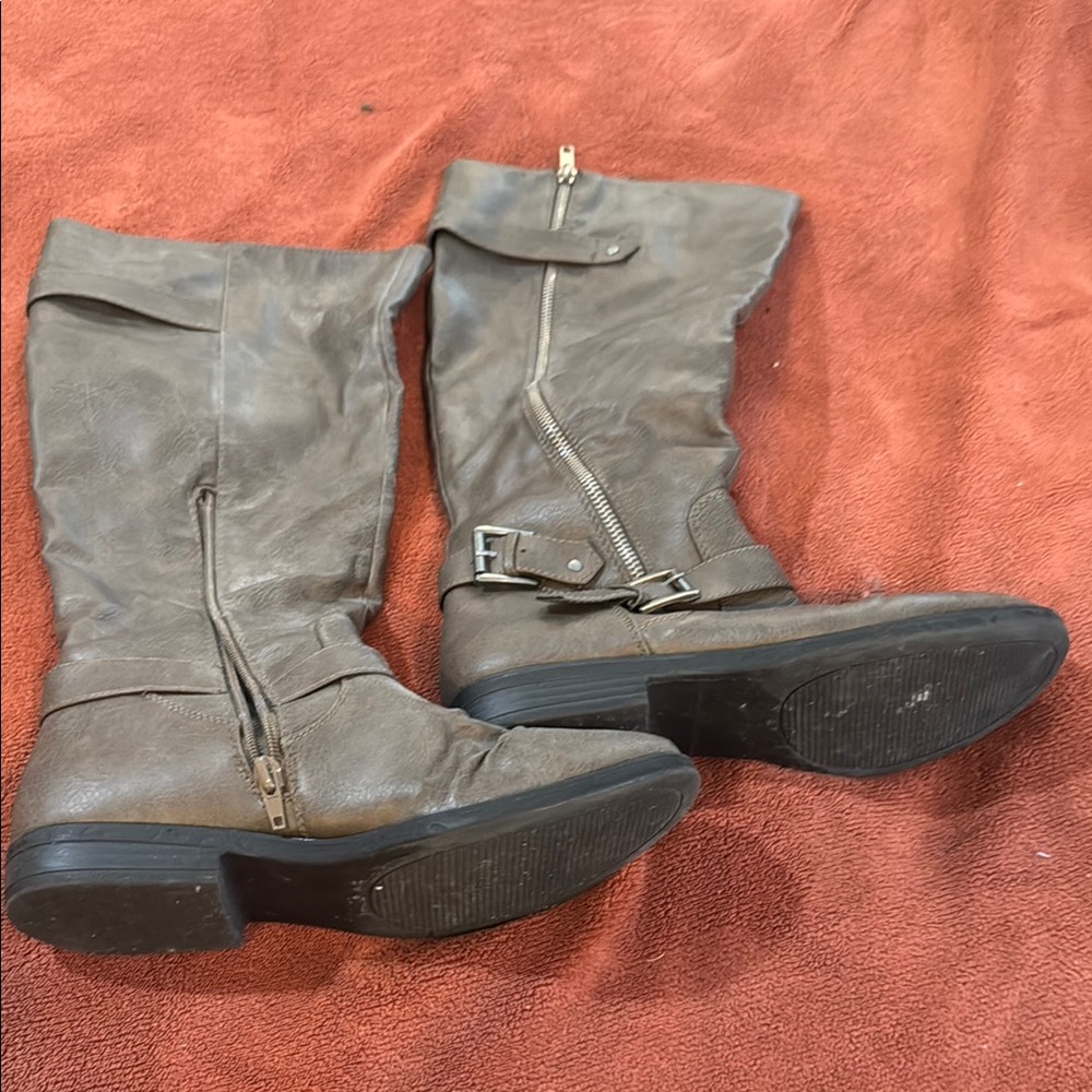 Stylish Gray Women's Boots